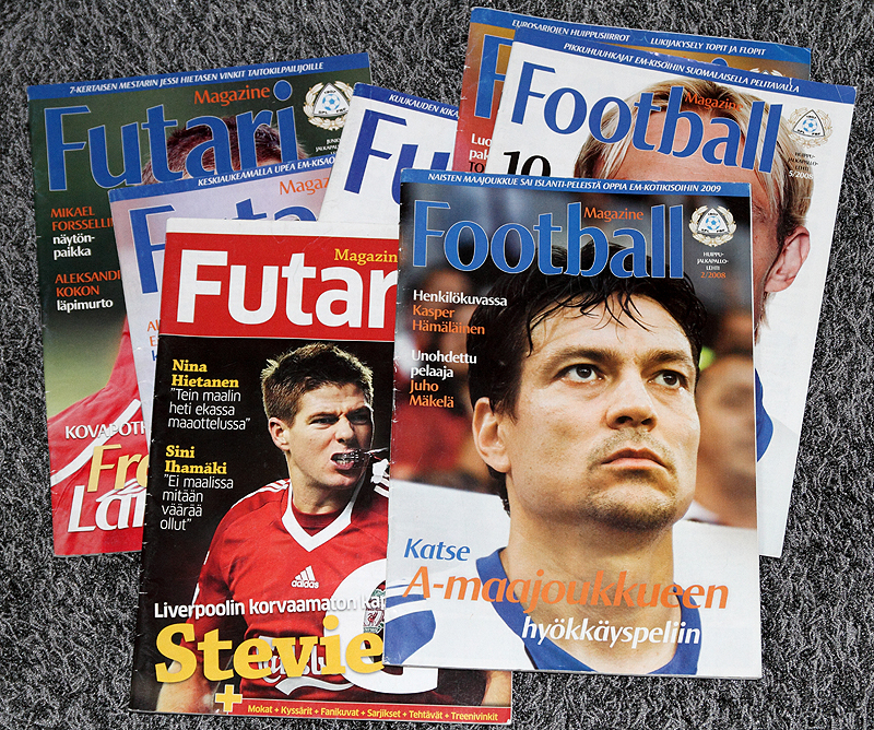 Futari- ja Football-lehtiä.